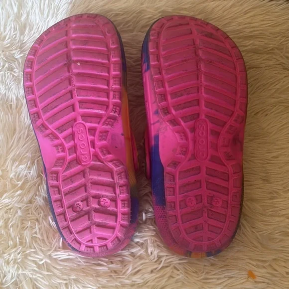 Crocs Tie- Dyed Fleece Lined Shoes Pink ,Yellow, Blue sz 5 - Picture 3 of 9